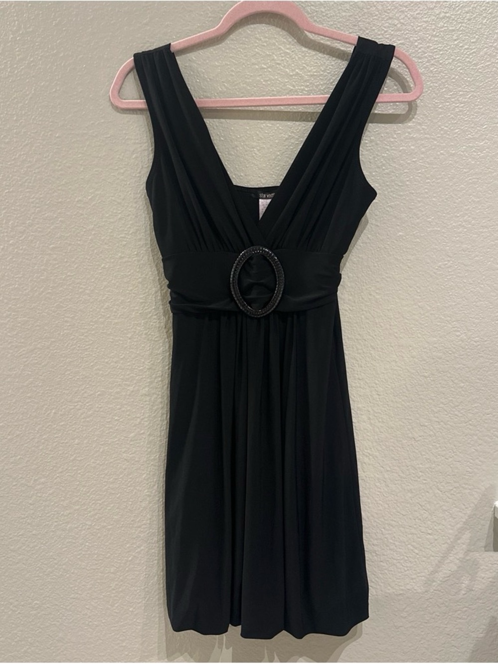 Vintage Sleeveless Black Midi Dress with Decorative Waist Buckle
